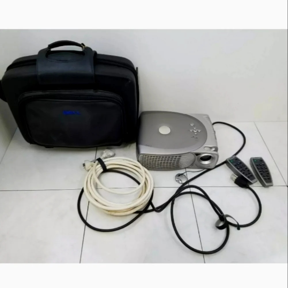Vintage Dell 2100MP DLP Projector working with cords and case included